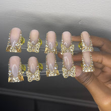 Load image into Gallery viewer, Gold Rhinestone Duck Nails
